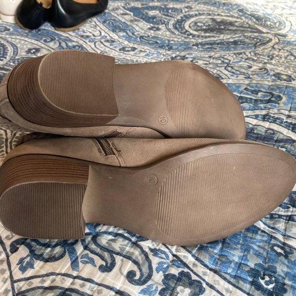 NEW Michael Shannon Tan Suede Side Zip Braided Fringe Mallory Booties SZ 10 - Picture 6 of 6